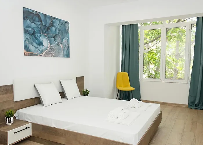 Bright 2-bedroom Near Center By Flat Mаnаger Daire