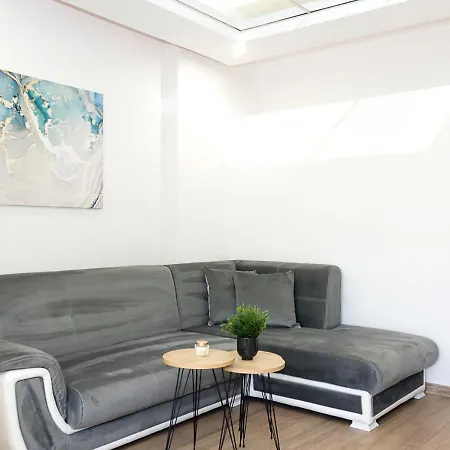 Apartman Bright 2-bedroom Near Center *