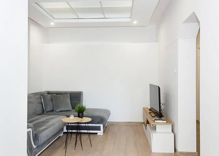 Bright 2-bedroom Near Center By Flat Mаnаger *